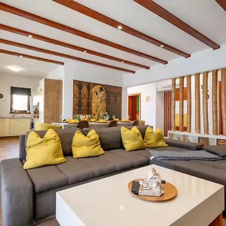 Welcome By Guide Vila *